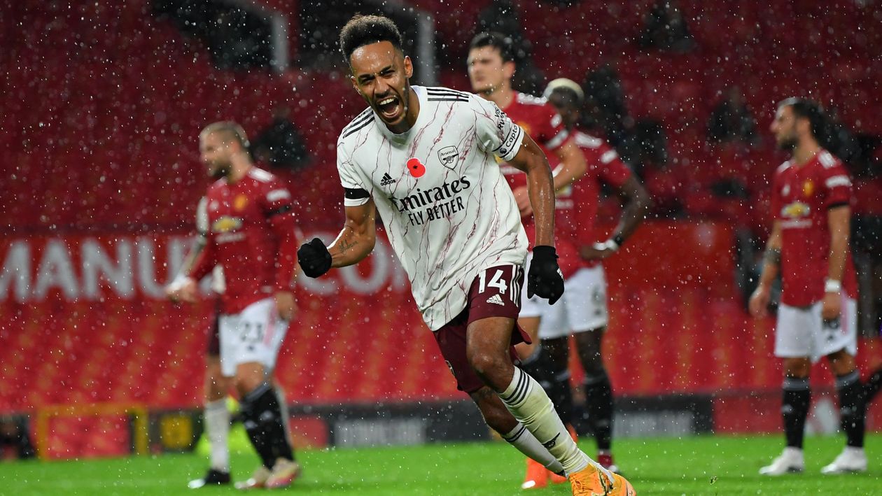 Arsenal's Pierre-Emerick Aubameyang scores against Man Utd