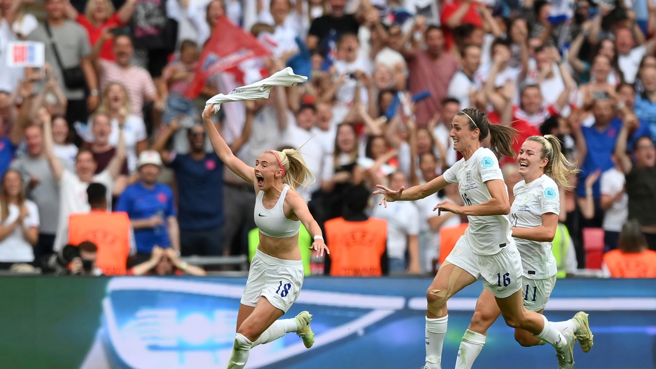 Chloe Kelly's extra-time goal sends England past Germany in