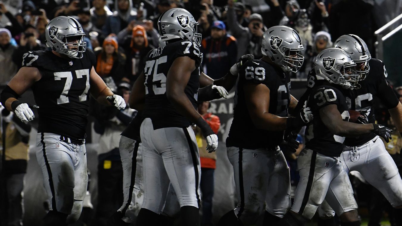 Merry Christmas, Oakland': Raiders beat Broncos in home finale