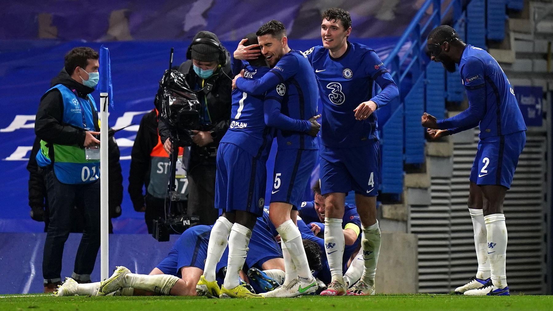 Chelsea 10 Real Madrid Blues advance to Champions League