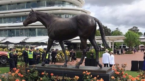 Makybe Diva statue
