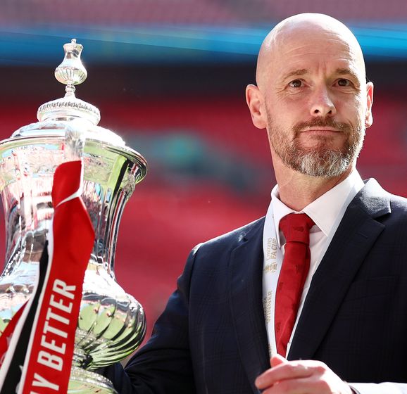 Erik ten Hag signs Manchester United contract extension