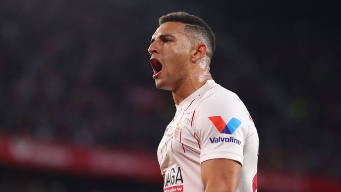 Carlos will travel to England in the next few hours to complete a medical and finalise personal terms.