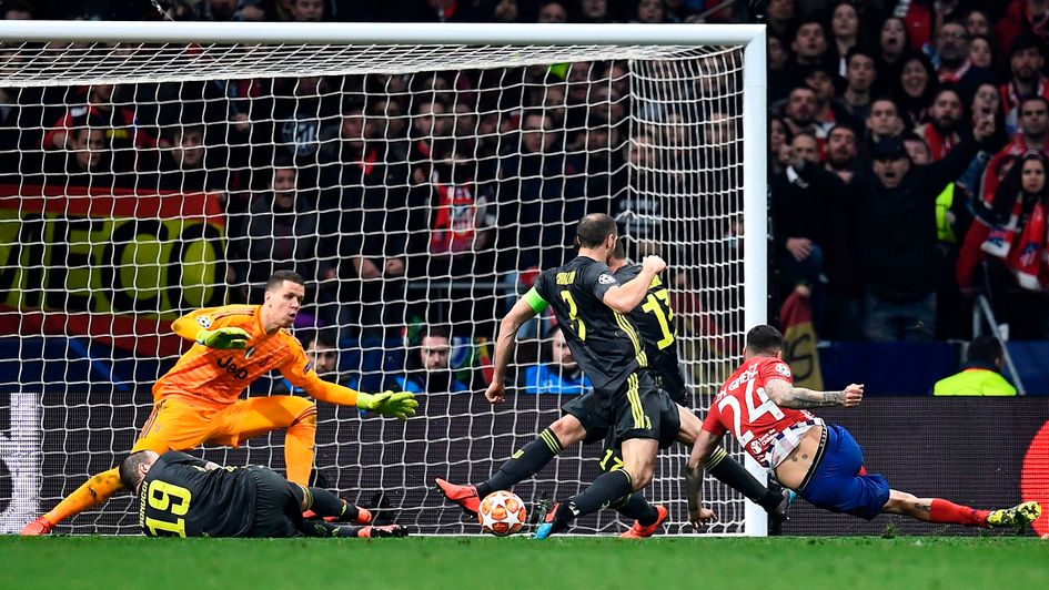 Jose Gimenez scores for Atletico Madrid against Juventus