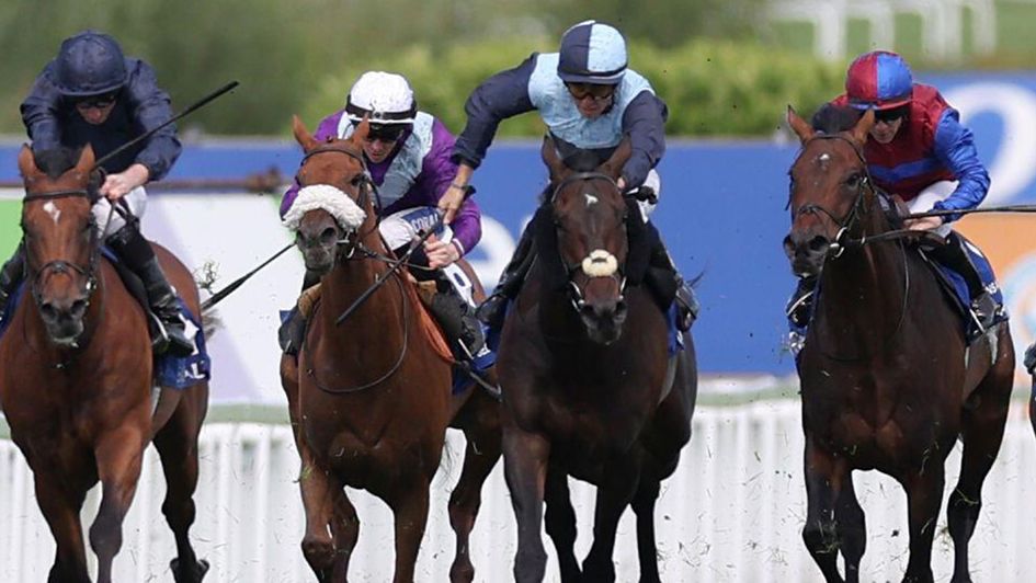 Al Riffa (second-right, two-tone blue silks)