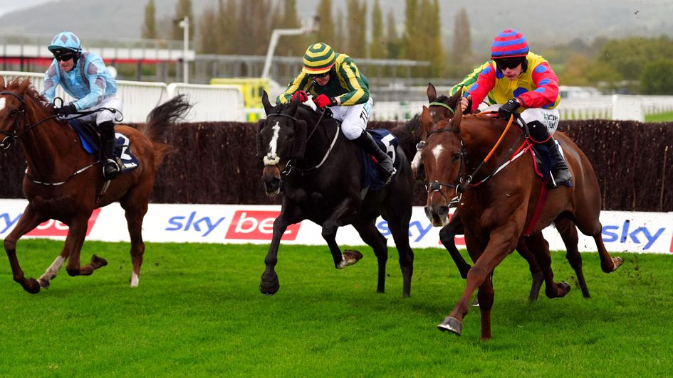 Path D'Oroux (centre) begins his winning run