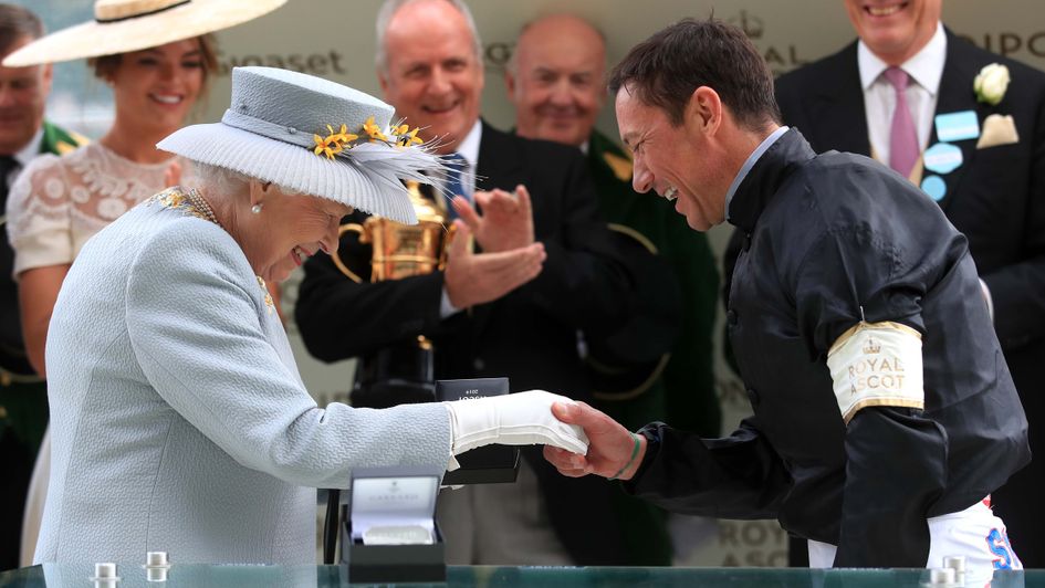 Queen Elizabeth II greets Frankie Dettori in 2019