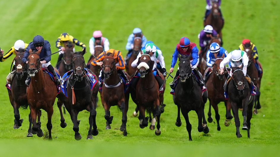 Deira Mile (far right, while silks) in Derby action