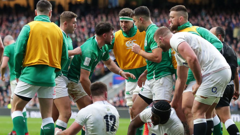 Robbie Henshaw celebrates his Twickenham try