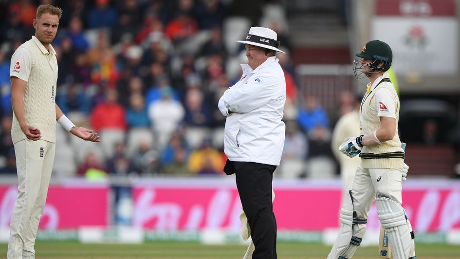 Stuart Broad in conversation with the umpire and Steve Smith