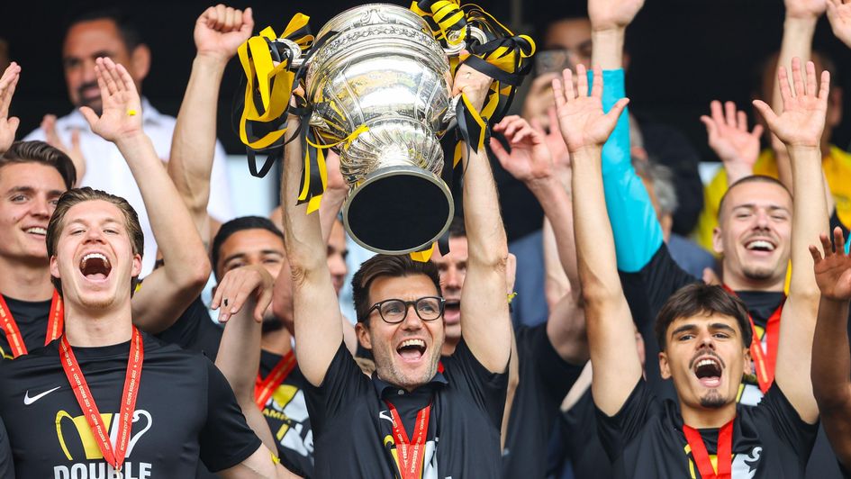 Raphaël Wicky with the Swiss Cup Ttophy