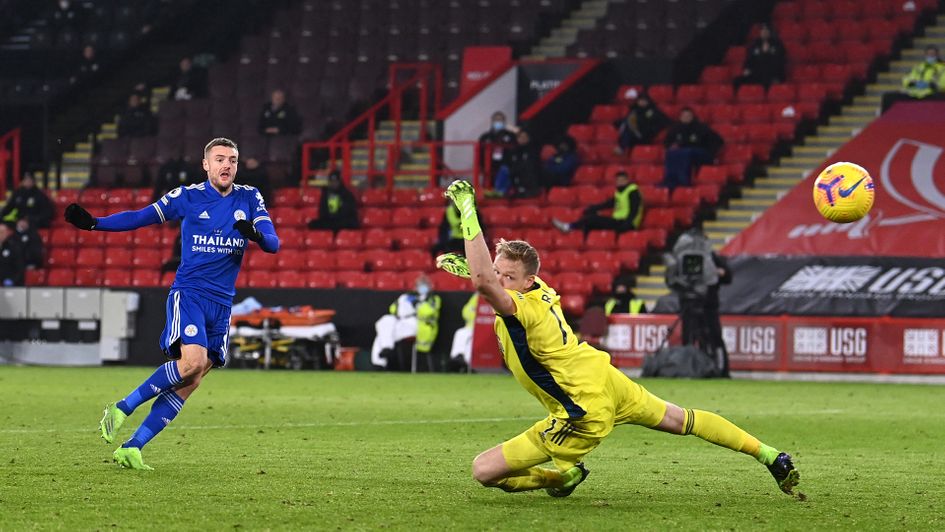 Jamie Vardy scores the Leicester winner