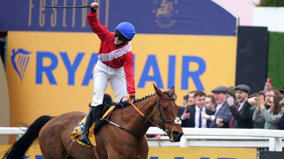 Envoi Allen lands the Ryanair