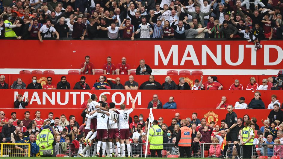 Aston Villa celebrate their late winner against Manchester United