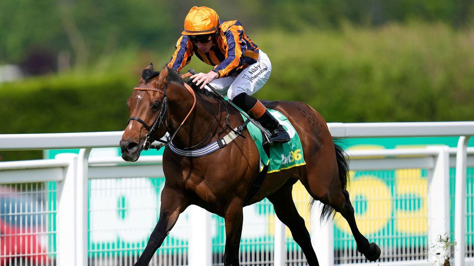 Dancing Gemini comes nicely clear at Sandown