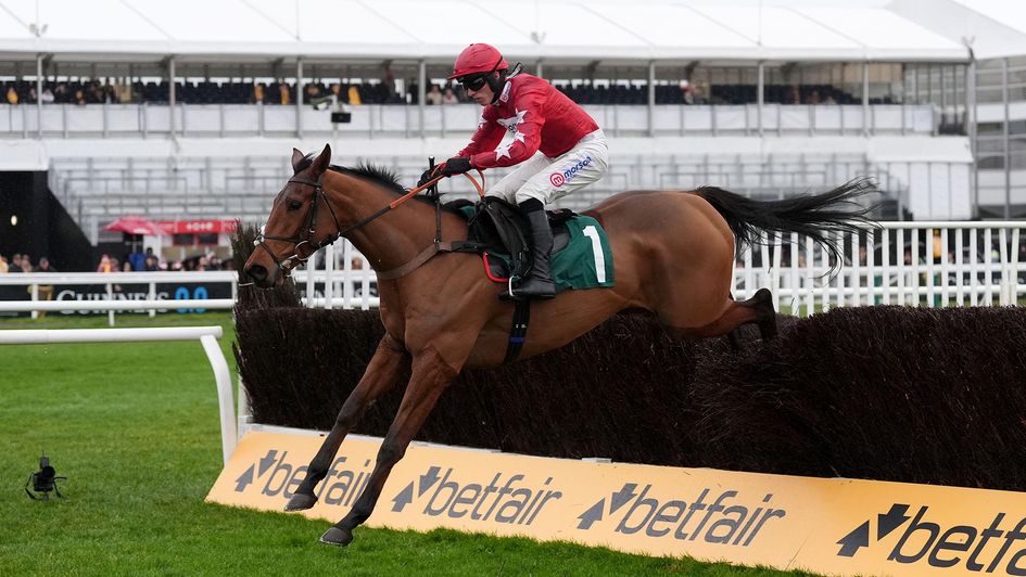 Kalif Du Berlais ridden by Harry Cobden jumps the last