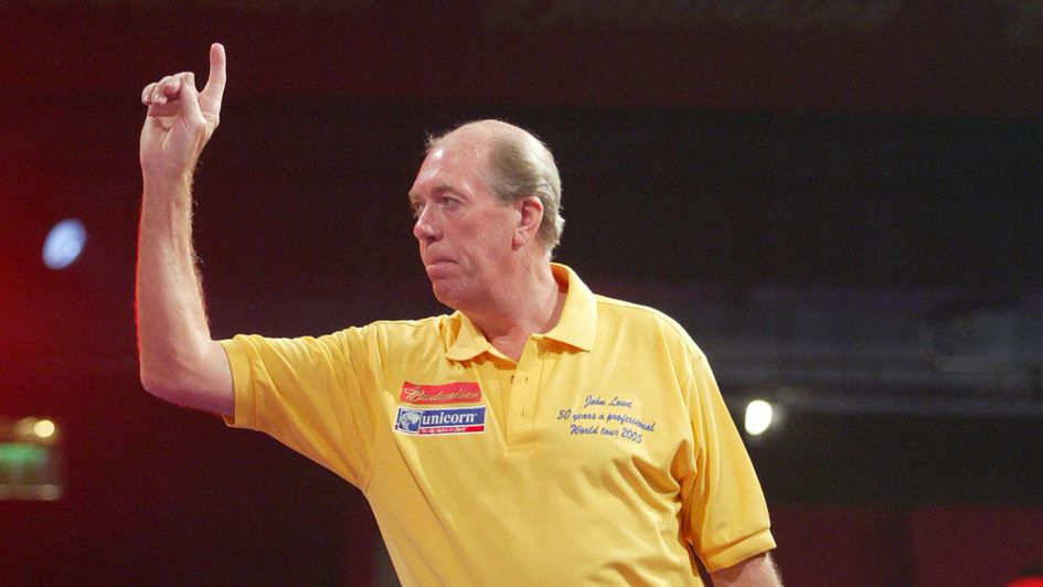 John Lowe is honoured with an MBE (Picture: Lawrence Lustig/PDC)