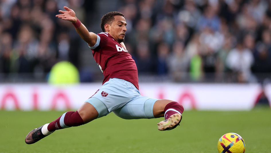 Thilo Kehrer stretches for the ball