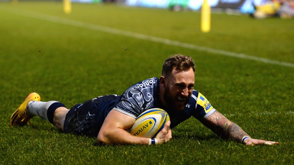 Byron McGuigan crosses over for a Sale Sharks try