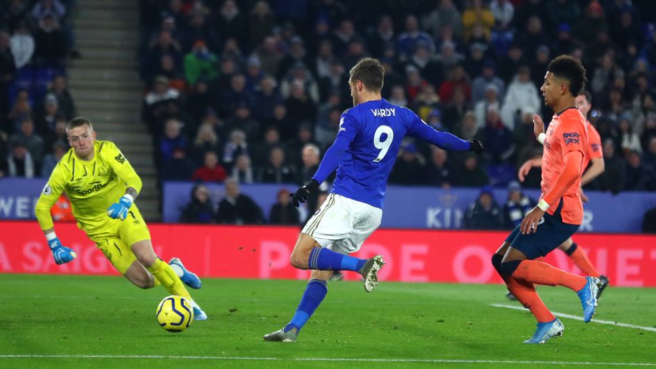 Jamie Vardy scores against Everton