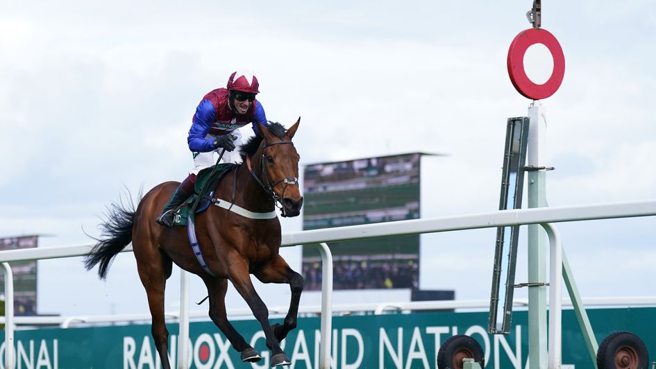 Famous Clermont wins at Aintree