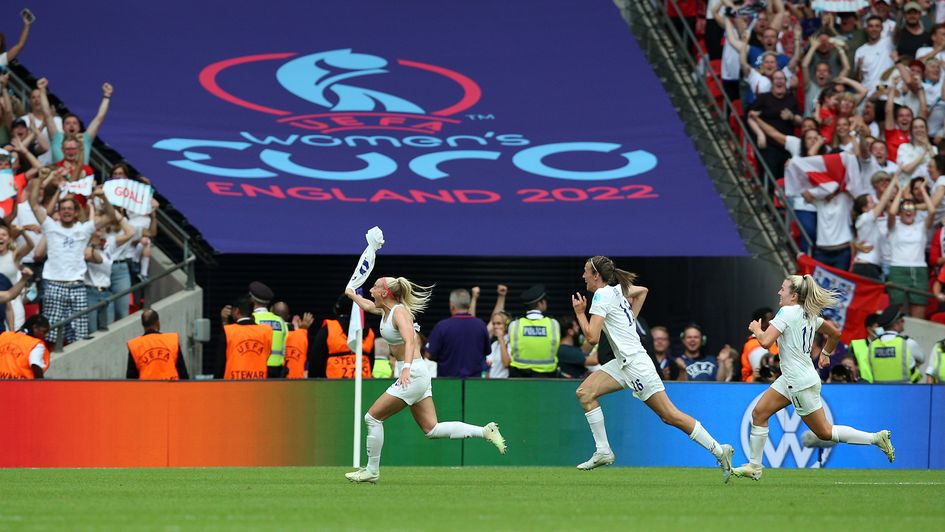 Chloe Kelly celebrates his winning goal against Germany