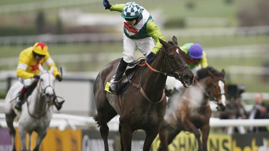 Denman wins the 2008 Cheltenham Gold Cup