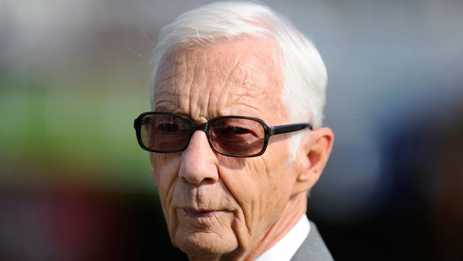 Lester Piggott has had a pacemaker fitted