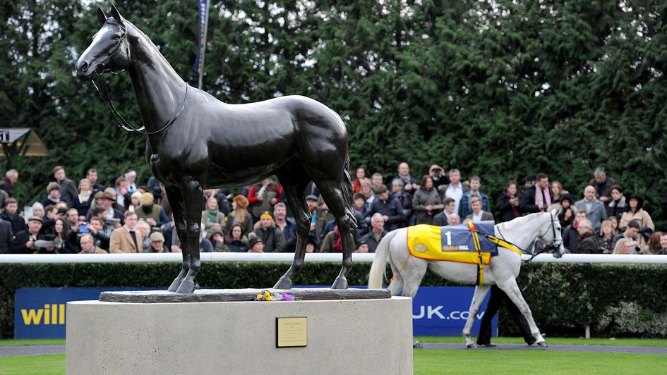 The statue of Kauto Star at Kempton Park