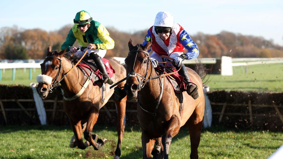 Kamsinas goes clear at Haydock