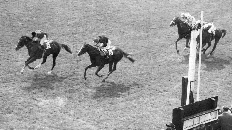 Pall Mall wins the 2000 Guineas