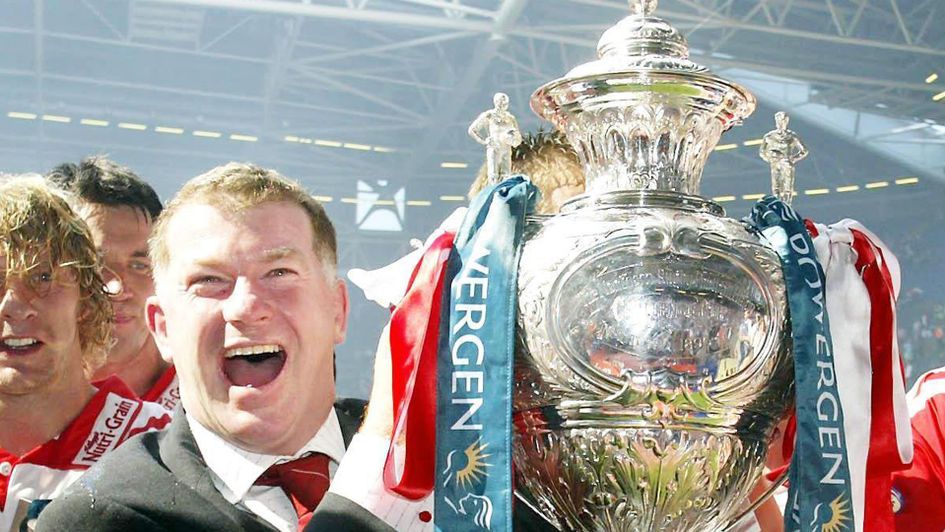 Ian Millward lifts the Challenge Cup in 2004