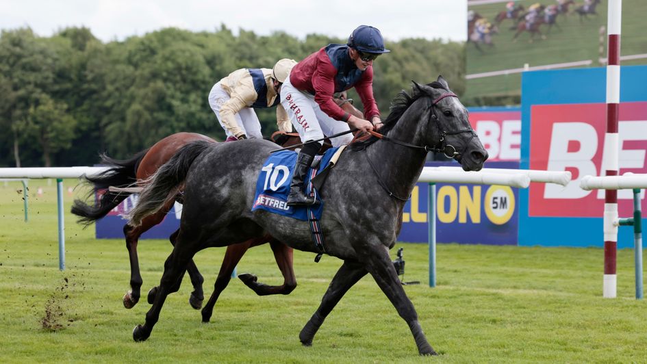 Tiber Flow wins the John Of Gaunt in good style