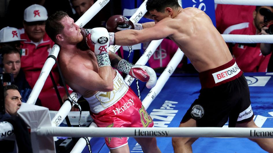 Bivol lands another left-hand on Canelo