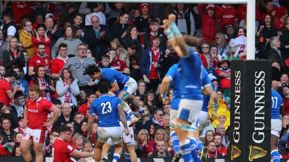 Celebrations for Italy after a try under the posts in the final minute