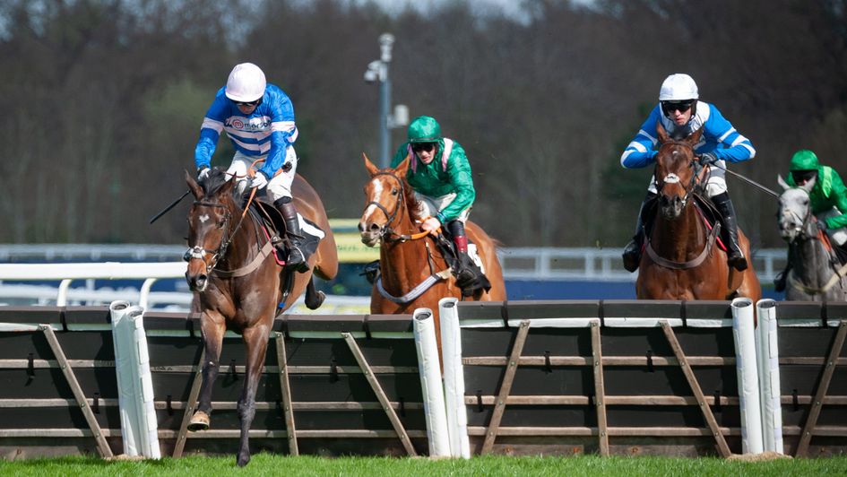 Blueking D’Oroux winning at Ascot