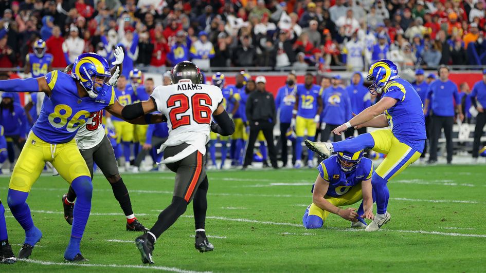 Los Angeles Rams tight end Kendall Blanton (86) breaks away