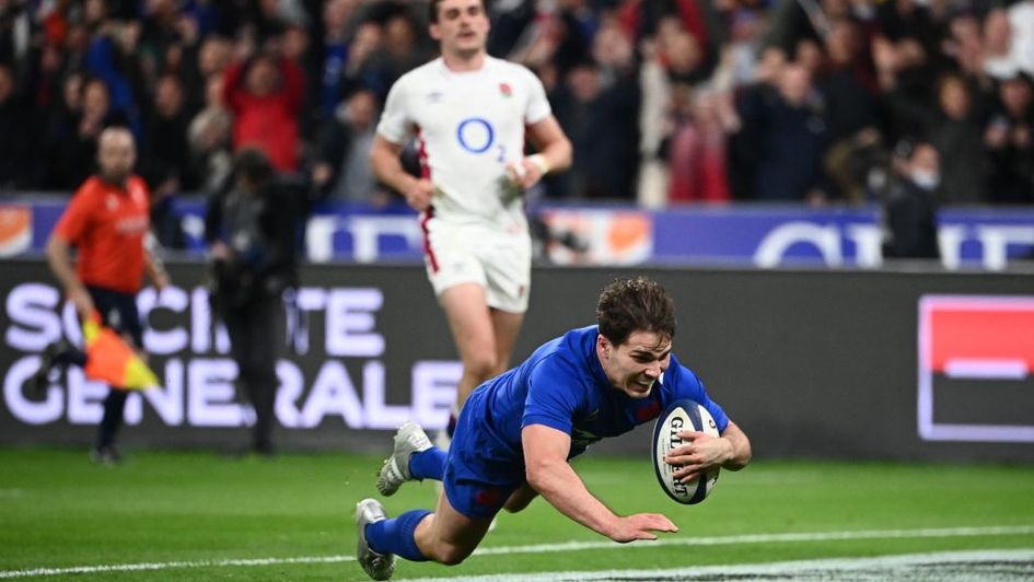 Antoine Dupont scores for France