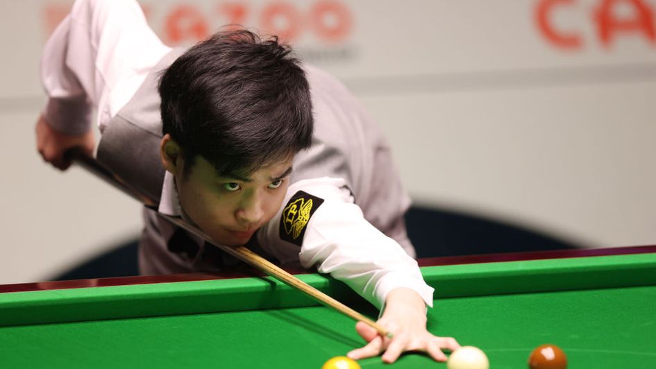 Si Jiahui holds the early advantage