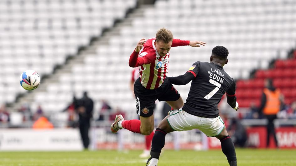 Sunderland's Jack Diamond is tackled by Lincoln City's Tayo Edun during the Sky Bet League One playoff semi final