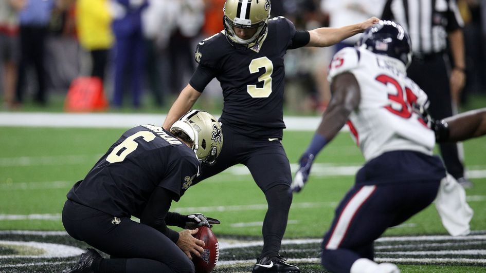 Wil Lutz kicks the winning field goal for New Orleans Saints