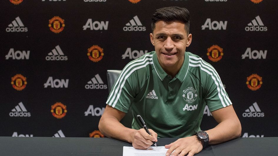 Alexis Sanchez puts pen to paper