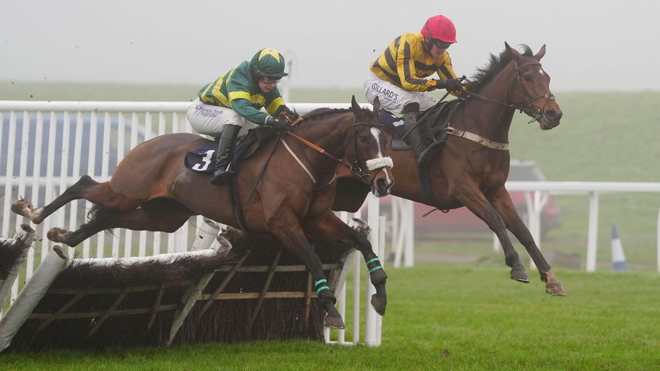 Castlefort (right) on his way to victory