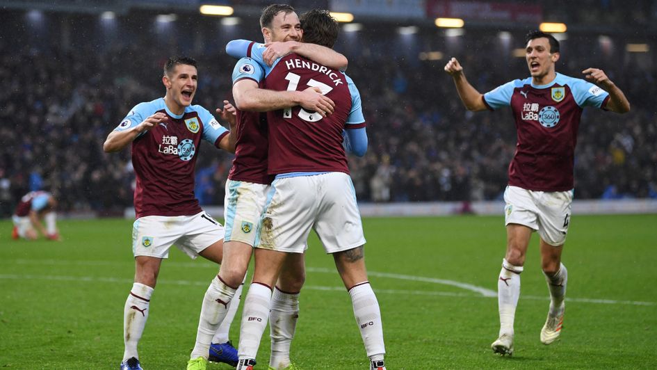 Burnley players celebrate Jeff Hendrick's goal v Fulham