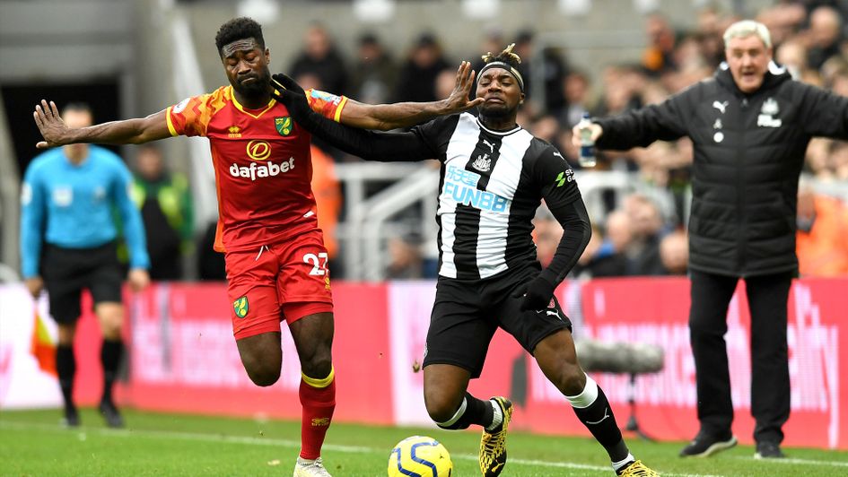 Allan Saint-Maximin of Newcastle United is challenged by Norwich's Alexander Tettey