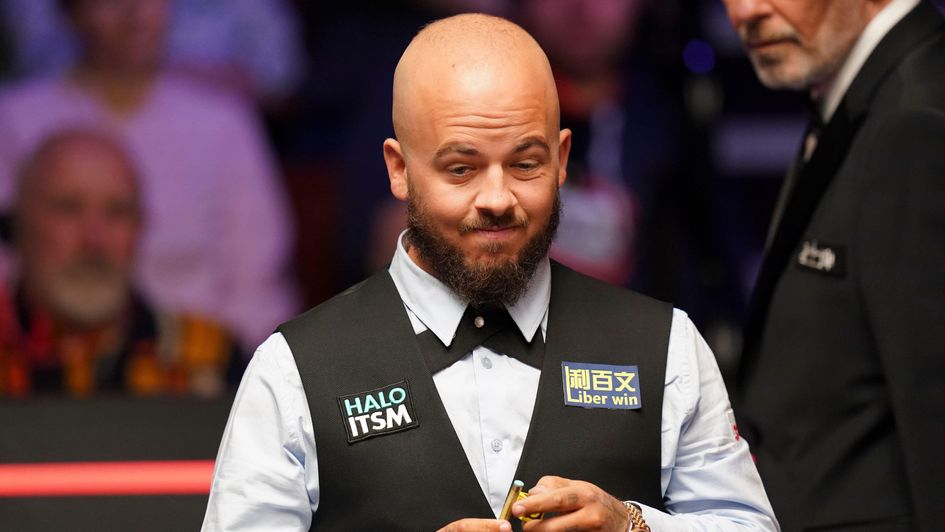 Luca Brecel into the last 16