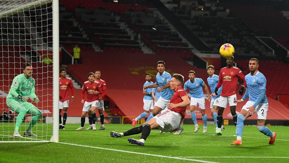 Scott McTominay misses a chance