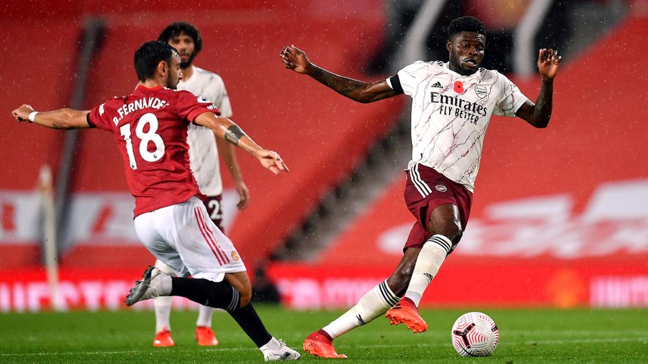 Bruno Fernandes and Thomas Partey battle for the ball