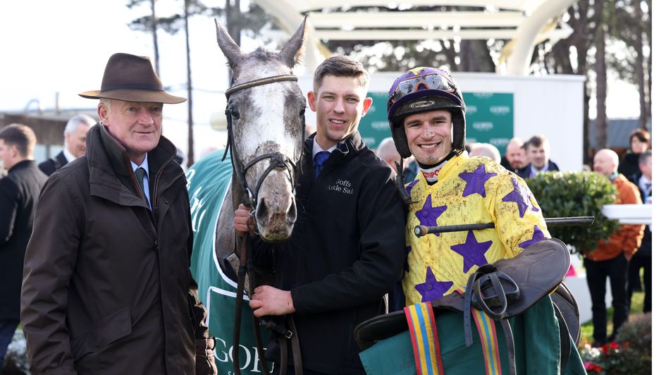 Willie and Danny Mullins pose with Il Etait Temps