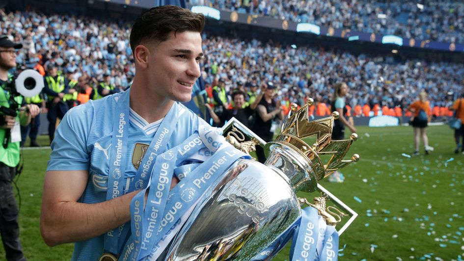 Julian Álvarez with the Premier League trophy